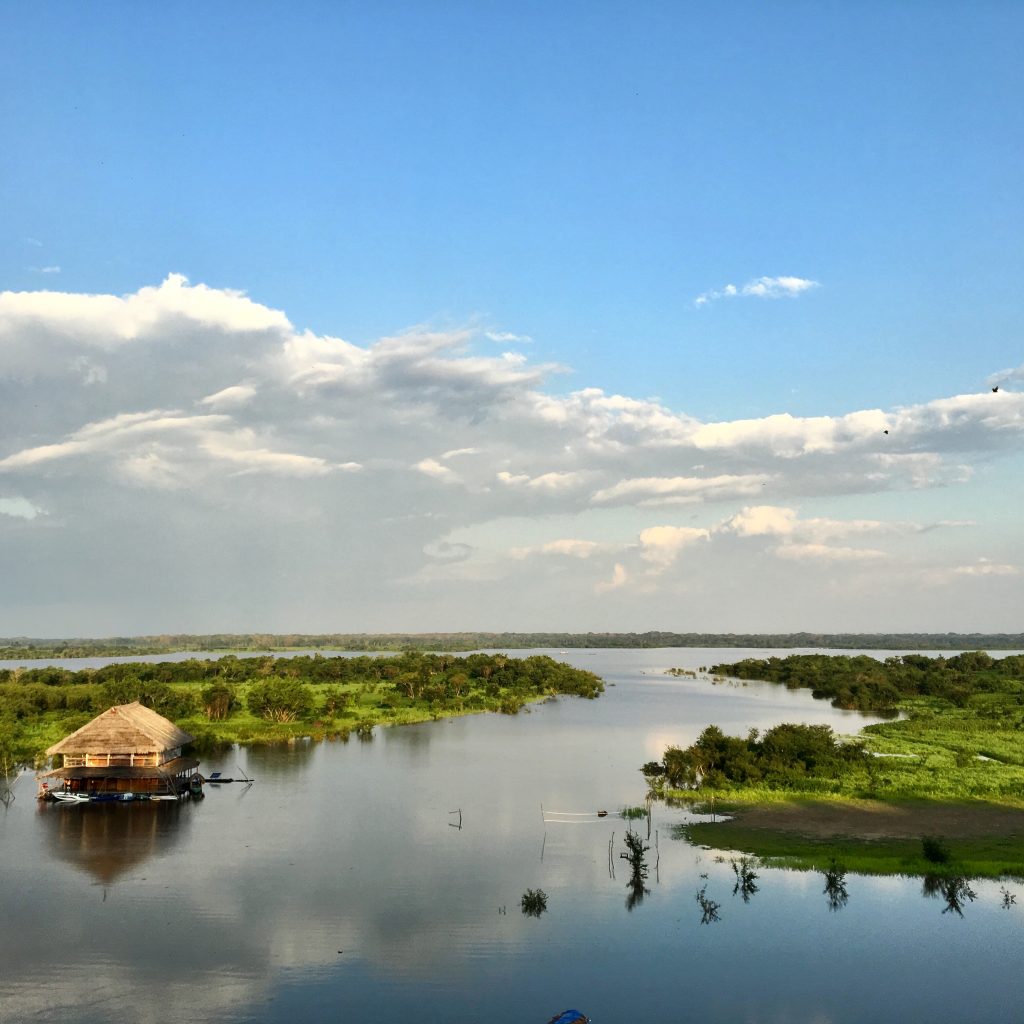 Vista del río Amazonas desde Iquitos