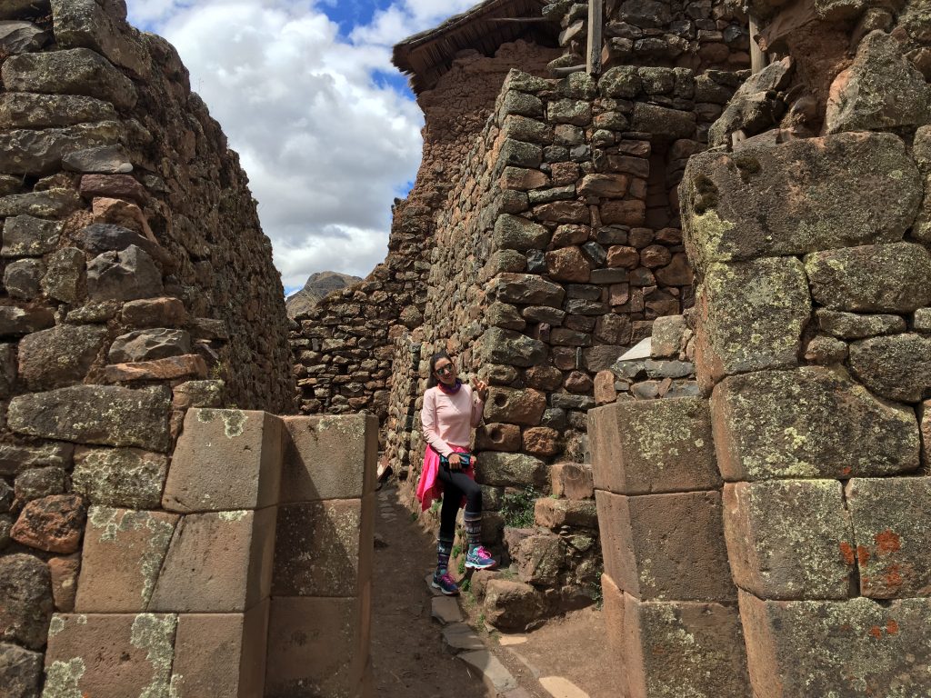 Recorriendo las calles de los asentamientos incas de Pisaq